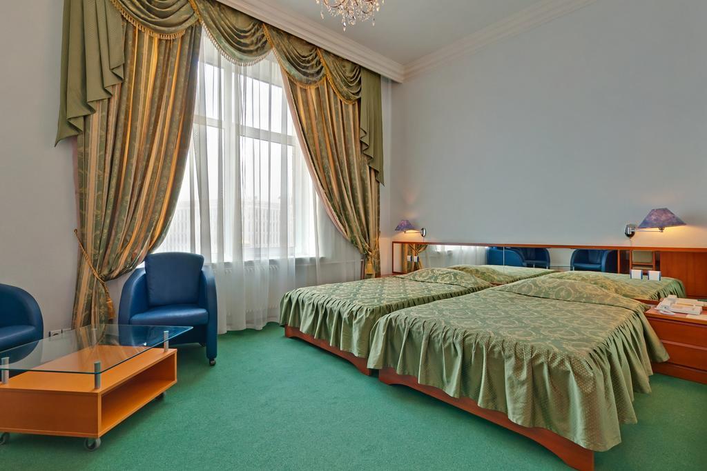 Warsaw Hotel Moscow Room photo